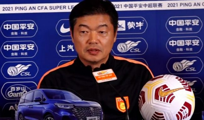 第10分钟，施洛特贝克后点摆渡回门前，本塞拜尼脚后跟打门再次擦柱而出。
